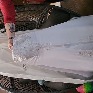 NWOT Davids bridal size 14P Diamond White Wedding dress.